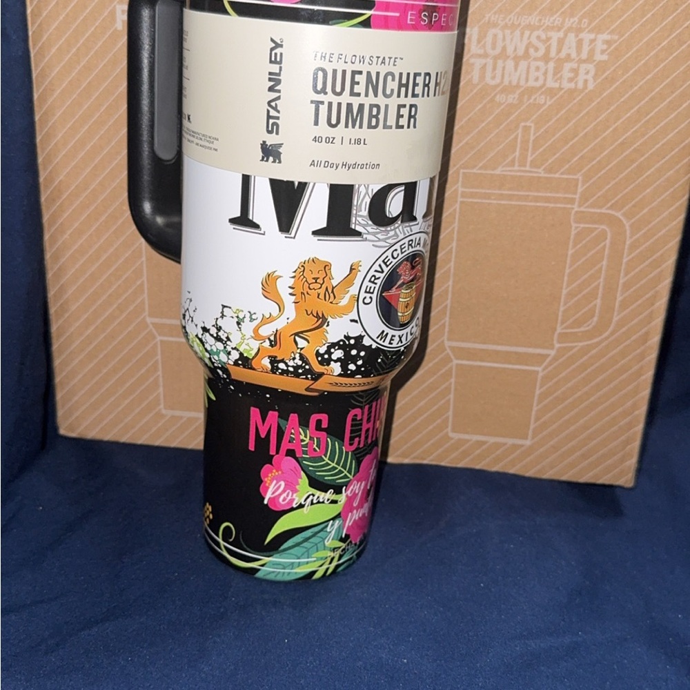 Stanley Mama Mas Chingona Quencher H2.0 40oz Tumbler with Colorful Design